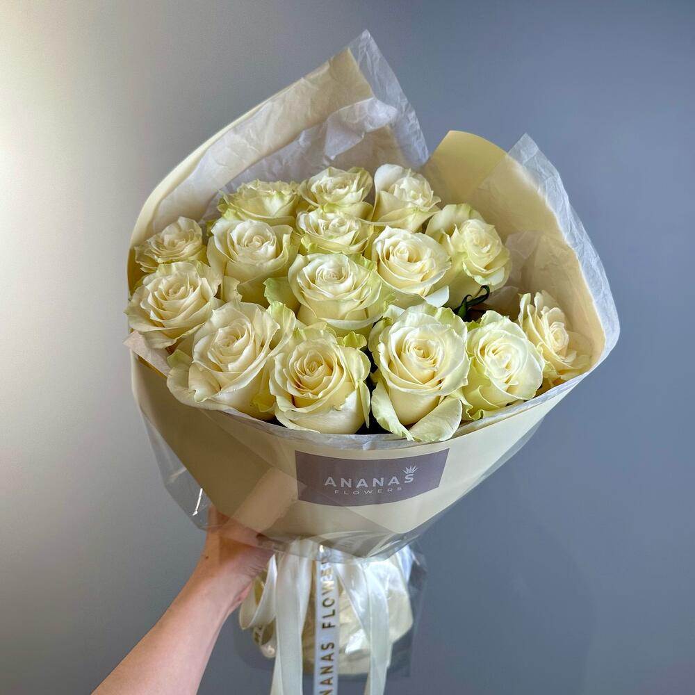 Моно букет из белых роз